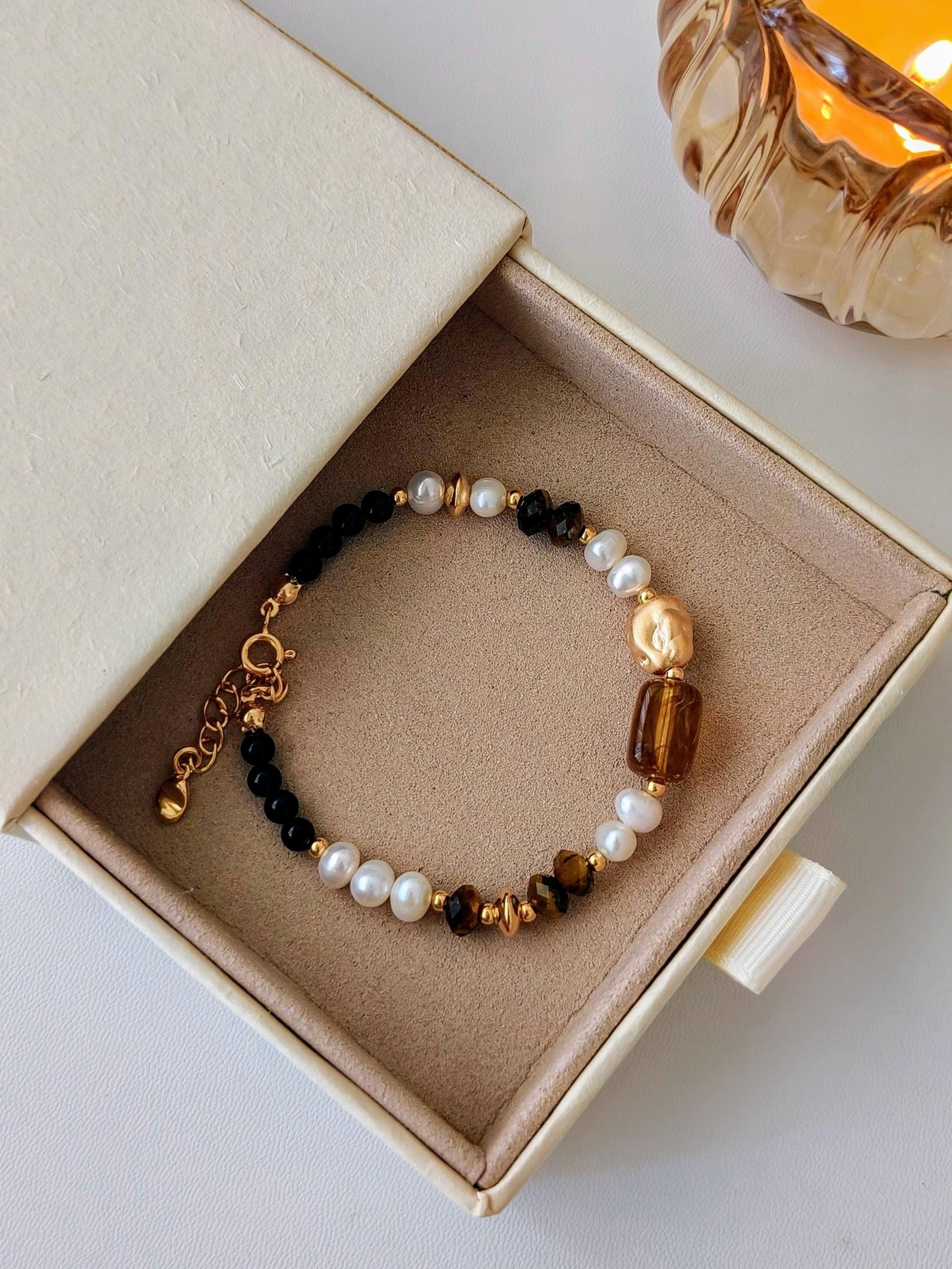 Bracelet with Pearls, Tiger's Eye & Onyx - Cocolychee