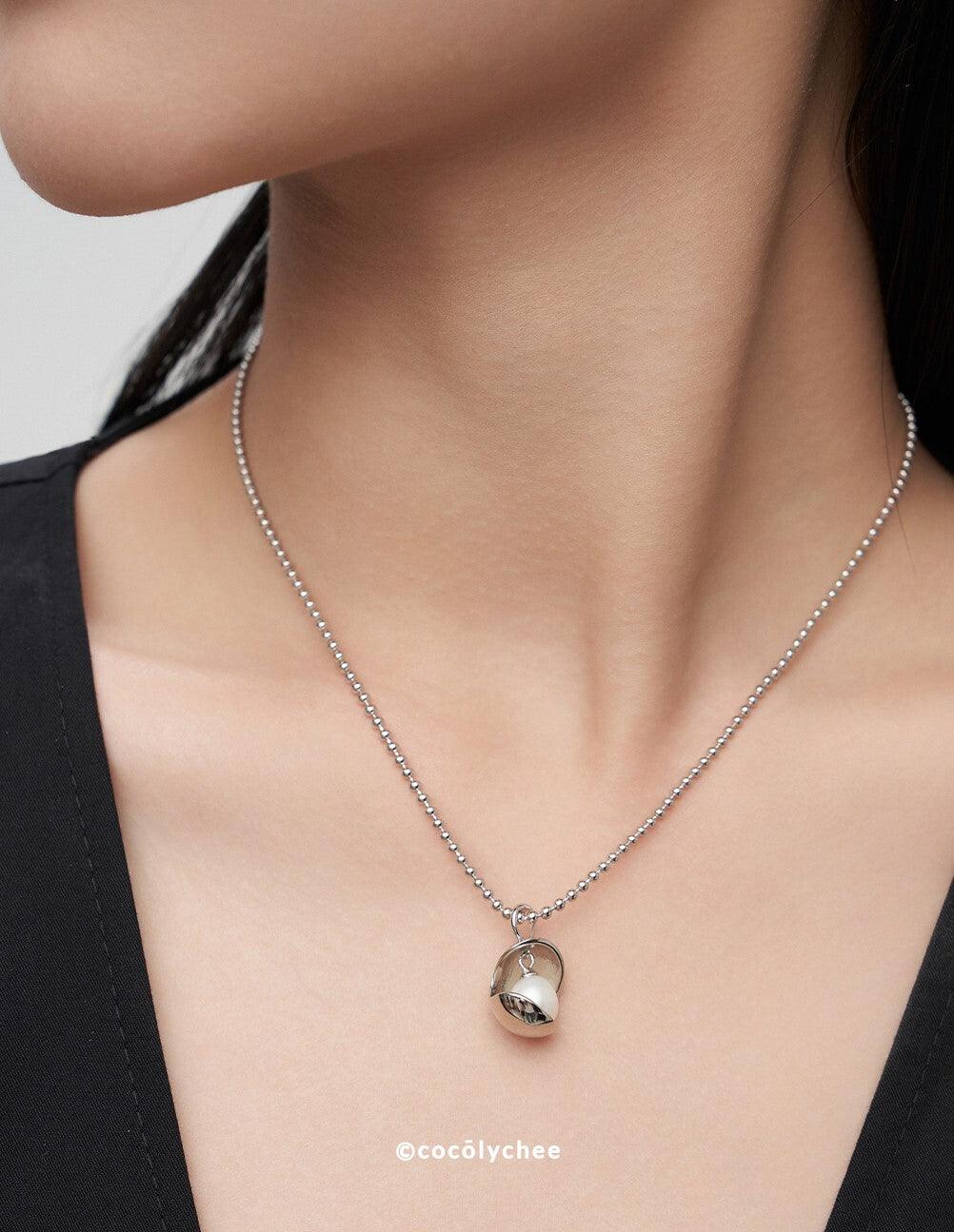 Modern Pearl Pendant - Cocolychee