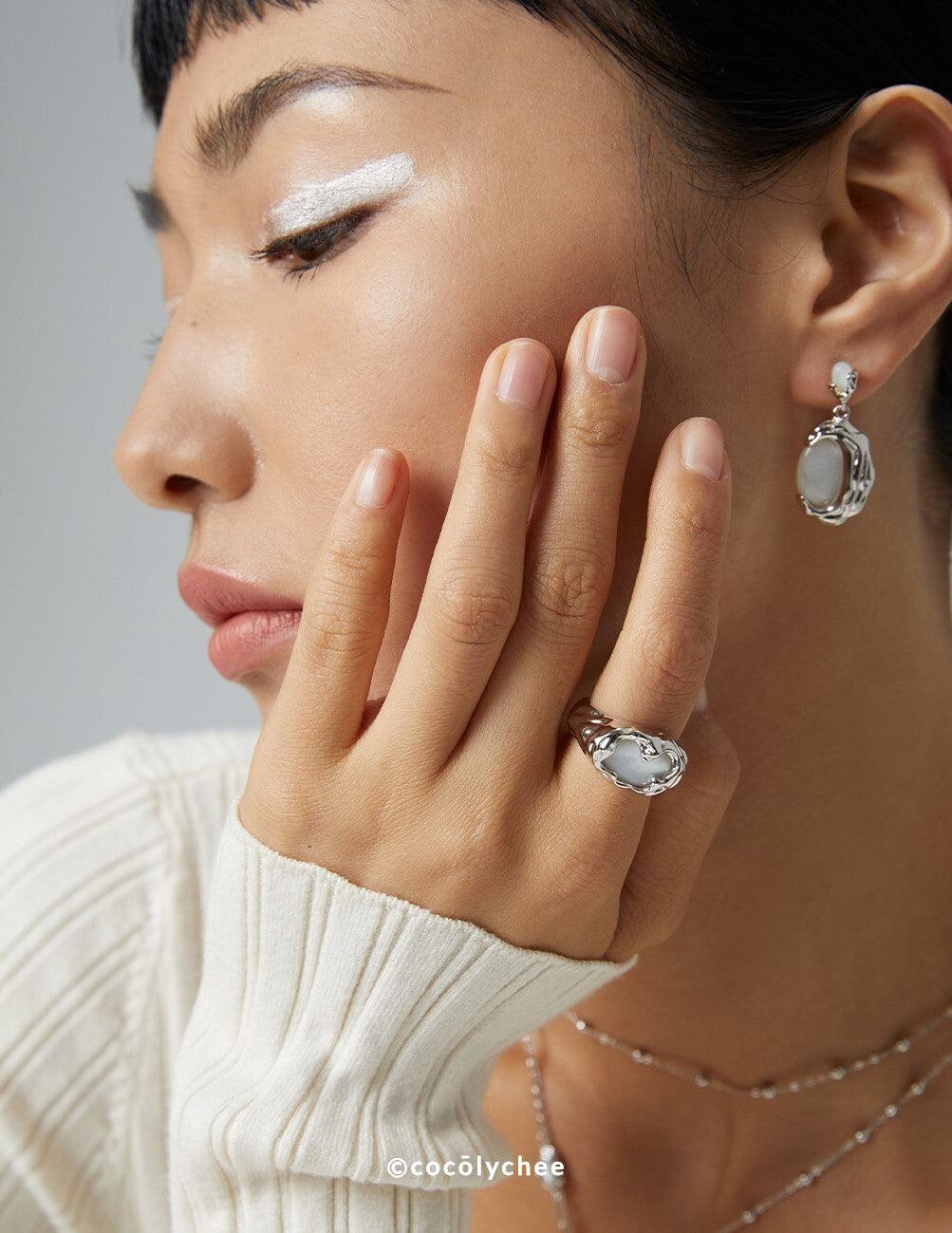 Mother-of-Pearl Lava Ring - Cocolychee