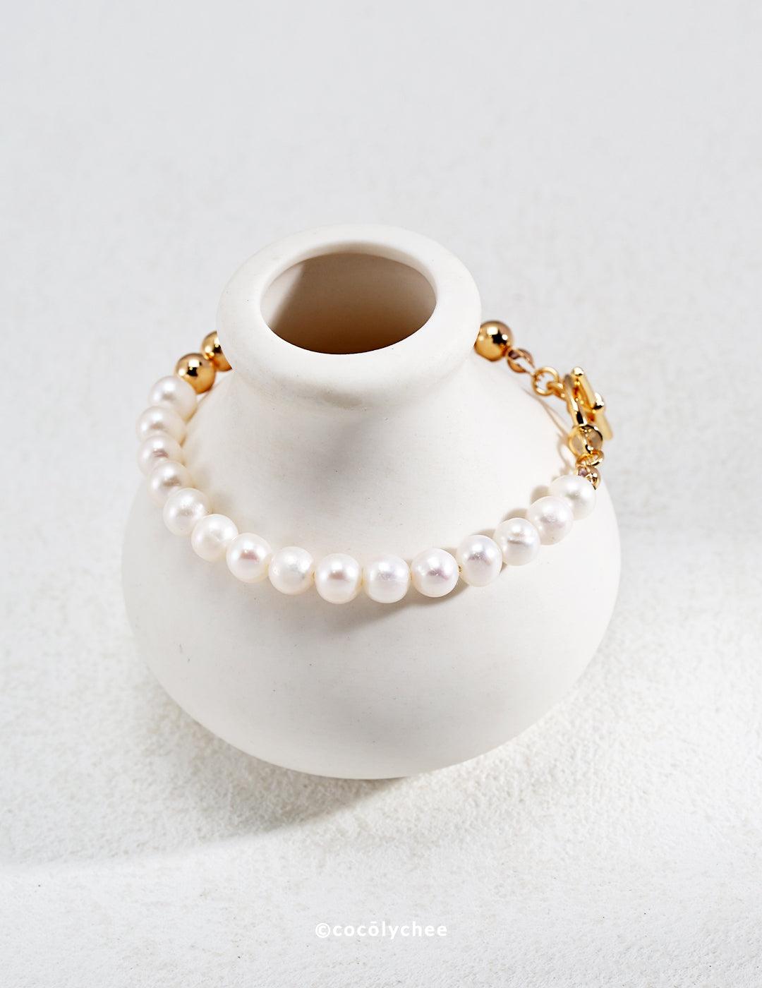 Classic Charm Gold Pearl Bracelet - Cocolychee