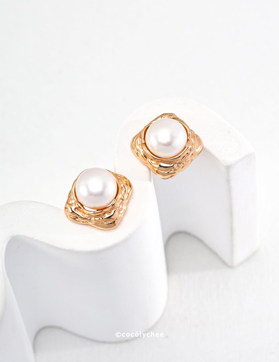 Elegant Pearl Stud Earrings - Cocolychee