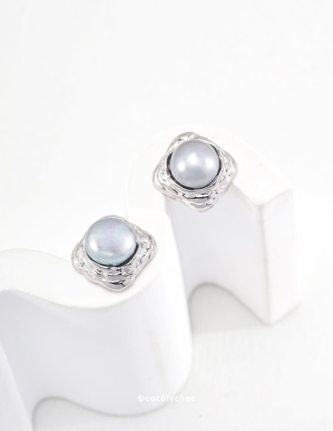 Elegant Pearl Stud Earrings - Cocolychee